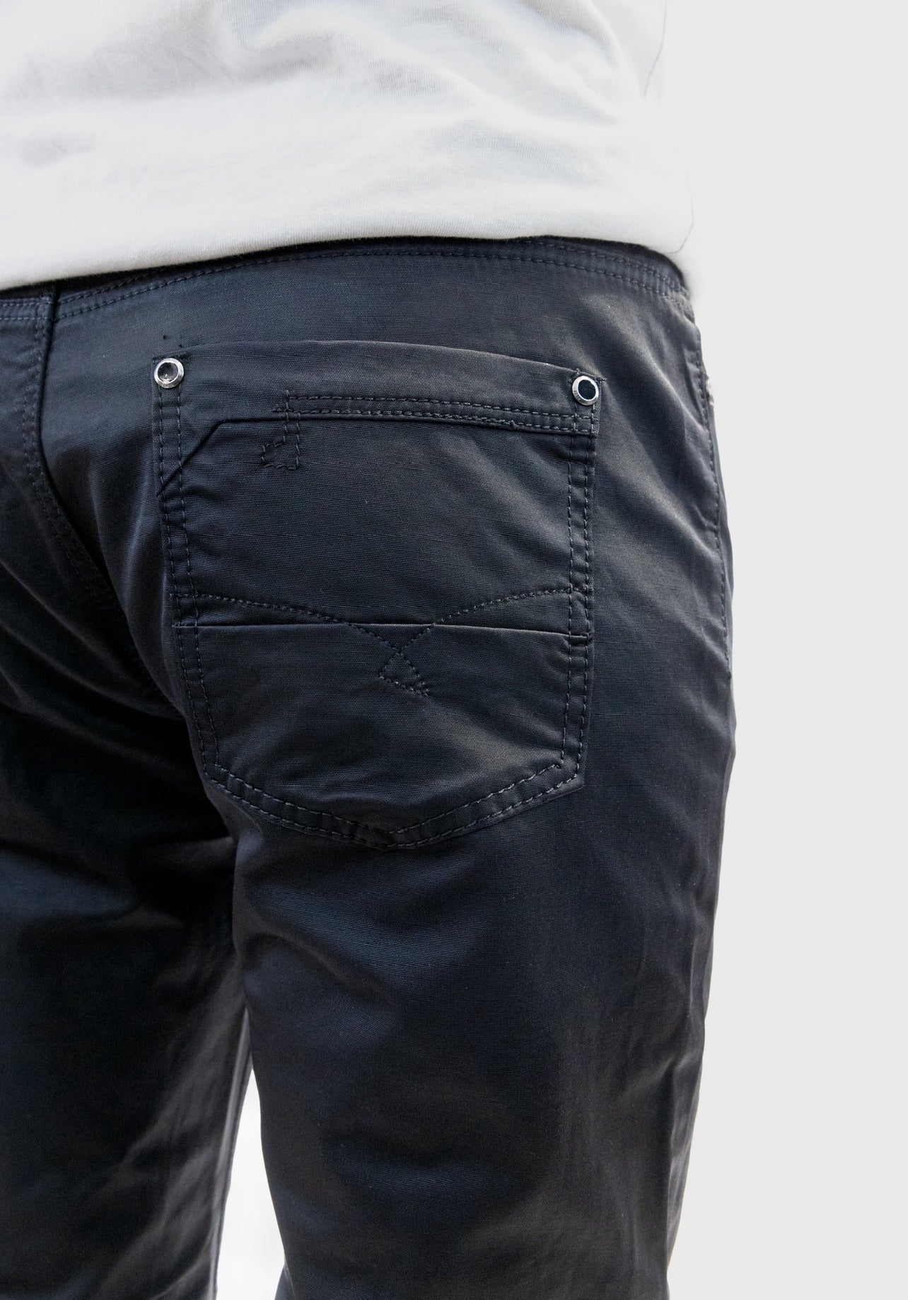 Jeans noir satiné ajusté