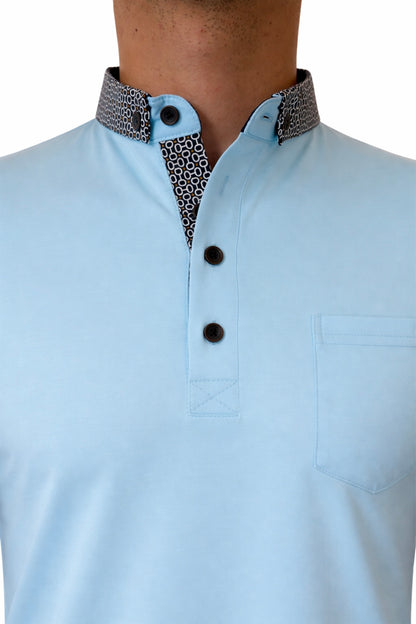 Polo col contraste avec poche