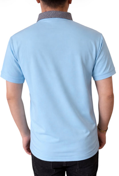 Polo col contraste avec poche