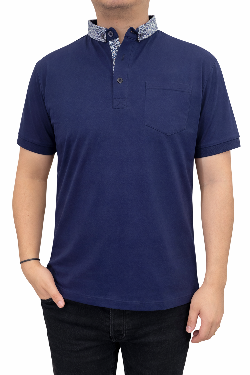 Polo col contraste avec poche