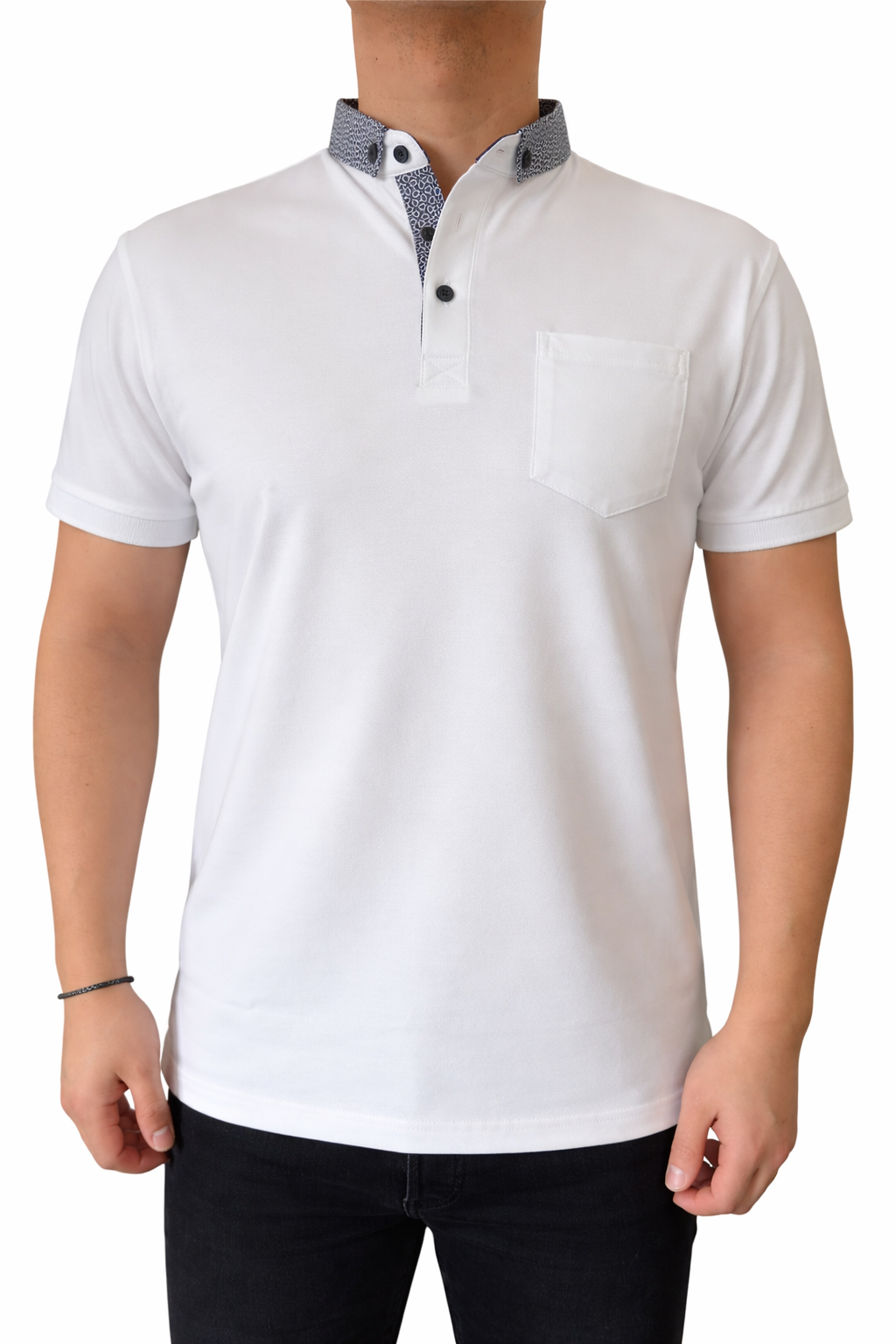 Polo col contraste avec poche