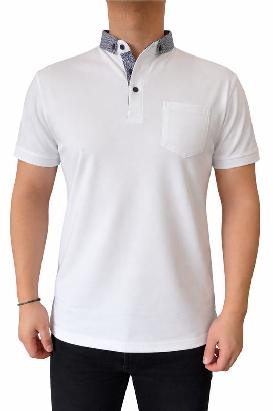 Polo col contraste avec poche