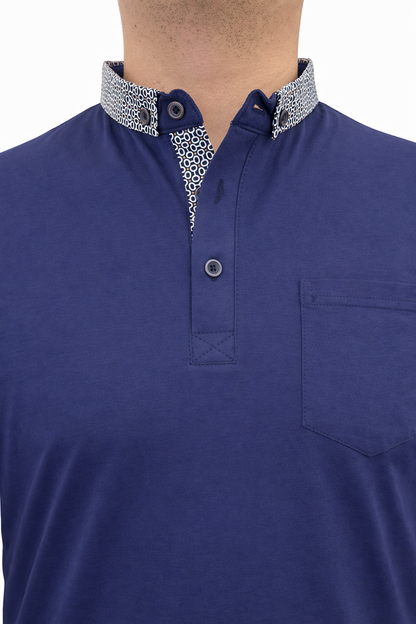 Polo col contraste avec poche