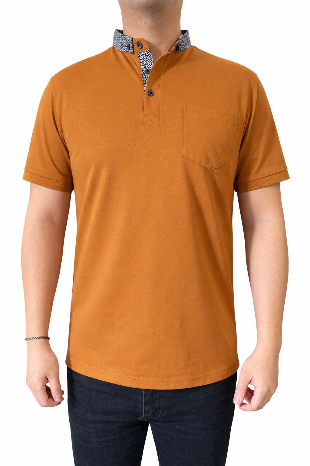 Polo col contraste avec poche