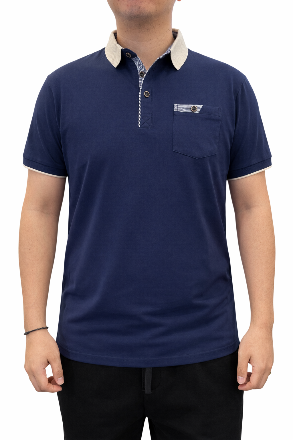 Polo col contraste avec poche